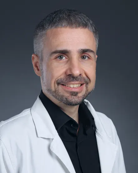 Dr Ivan Mišić specijalista oftalmologije za oftalmološki ultrazvuk i hirurgiju kapaka ordinacija Oftalmologija Sjaj Beograd