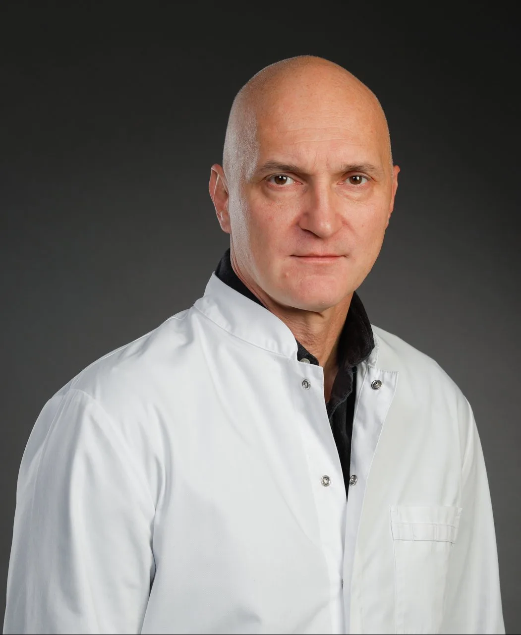 Doc dr Marko Kontić oftalmolog hirurg specijalista za hirurgiju katarakte kompleksni glaukom i refraktivnu hirurgiju ordinacija Oftalmologija Sjaj Beograd
