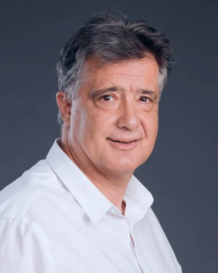 Prof dr Ivan Stefanović oftalmohirurg specijalista za operaciju katarakte ablaciju retine i vitrektomiju ordinacija Oftalmologija Sjaj Beograd